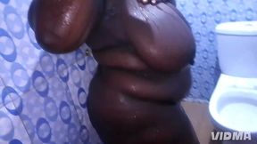une jolie princesse benit par ses formes pulpeuses, miaou xx