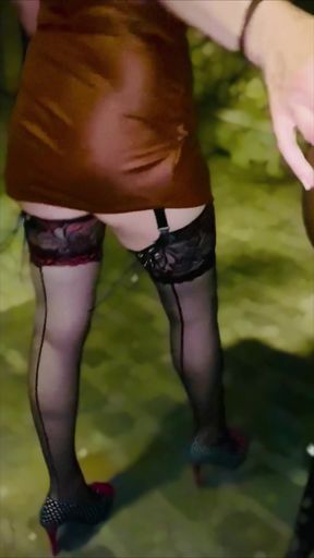 Lady Oups Flashing in Paris