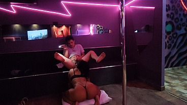 HAVING A GOOD TIME WITH THIS BRUNETTE MATURE LADY WITH A BIG ASS