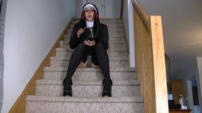 Nun Clarence squirting (mp4)