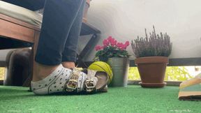WRINKLED SOLES IN BIRKENSTOCK SLIPPERS - MP4 Mobile Version