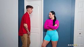 She Likes A Big Load - Lucy Foxx & Money Birdette