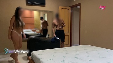 Conhecemos um BBC delicioso no motel e convidados ele para ir em nossa suite