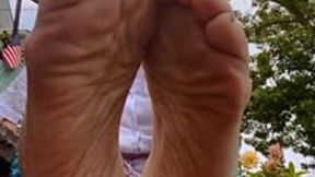 Giantess: Foot Ignore Let me mesmerize you into submission