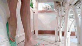 Look under the table MP4(1280x720)FHD
