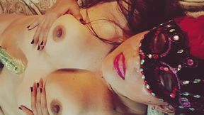 haciendo travesuras con sus juguetes