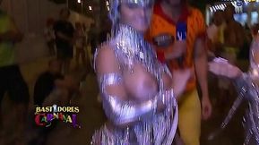 2014 Carnaval Spectacle: Grand Rio Beauties Bring Heat to the Streets