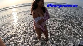 tenemos sexo frente a la playa, me gano la emocion y exitacion de hacerlo en un lugar publico, asi que tuvimos sexo al aire libre