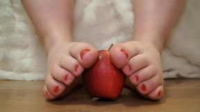 Short Toes and Red Apple | Quiet Play