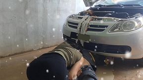 casada piranha dando a bunda gostosa pra o mecanico