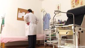 Middle-aged mom gets ravaged by scope as doc checks for cum stains on her cervix