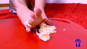 redhead bitch with high heels for creamy banana