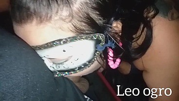 Gordinha boqueteira mascarada traindo marido.