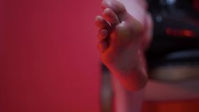 Pleasure in latex and calloused feet (720p)