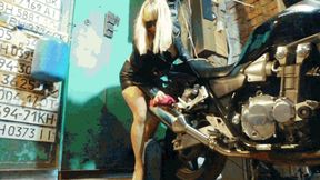 In leather clothes on a motorcycle WMV (1280x720) HD