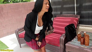 asian hottie Loosey Lu pissing her panties outside