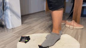 Sneaker-Girl Denise - Data Destruction