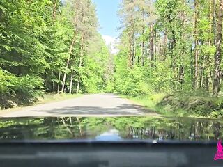 Polska prostytutka sprzedaje swoje ciało w lesie. Czy korzystając z jej usług jej pomagasz?