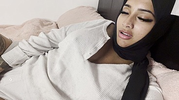 horny hoejabi touching herself in pjs
