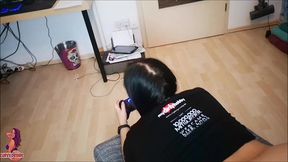 gamer girl fucked while playing mortal combat