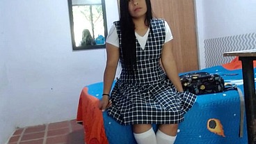 Venuslatina2 - le pido ayuda y acambio le doy una mamada.