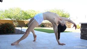 Flexible teen shows her perfect body in outdoor erotic scene
