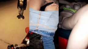 ¡despues de la fiesta jovencita pillada en la calle! el no pudo aguantar ni 3 minutos cuando ella abrio las piernas en la calle.