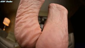 Latina GILF MILF sexy wrinkled soles! MATURE FEET!! Part 2 SOLE INSPECTION - MOV