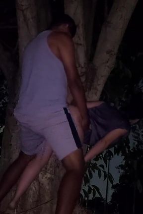 Quase Fomos Pegos Pelos Pedestres Enquanto Transavamos No Parque Publico