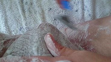 Pflegerisch erregende Rasur vom Arschloch und Hodensack