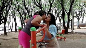mujer caliente invita a su amiga a tomar un cafe y terminan chapandose sus tetas y dandole dedo en su pussy - historia completa - porno en espanol