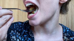 Salad with duck breast chewing full HD mp4