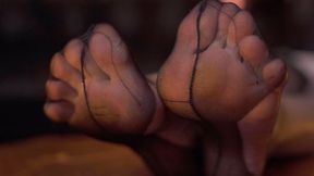 Ballet feet in Cervin stockings (4K)