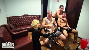 jogando videogame com os amigos - resenha do carmona