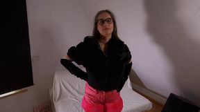 Pink shorts and pink pussy (2023) (MP4)