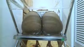 Crush -Goddess MXDominion uses her Bubble Butt to Crush orange Cup Cakes, food and object crush, mind fuck, femdom 1080