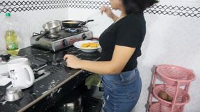 I Found My Horny Stepsister in the Kitchen, Porn in Spanish