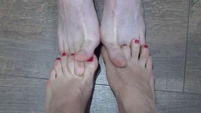 footsie and toe locking 2MFn