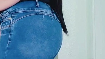 SECRETARIA CULONA MEXICANA BIG BUTT BIG ASS ESTABA MUY CALIENTE EN SU OFICINA Y SE TERMINA QUITANDO TODA SU ROPA HASTA MASTURBARSE MILF SENSUAL
