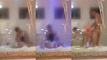 Cheia de tesão fui fuder com o dotado na hidro no motel pt 2