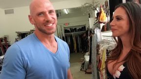 Glamour MILF Ariella Ferrera hooks up with Johnny Sins
