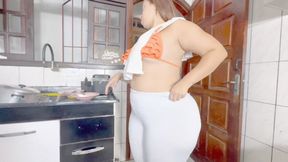FARTING AND ORGANIZING THE KITCHEN FOR A ROMANTIC DINNER WITH THE SCENT OF FARTS - BY ROSALIA PEACH - CLIP 1
