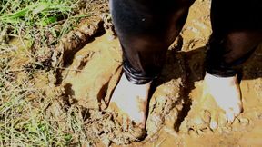 Messy Muddy Wet Chubby Girl FEET