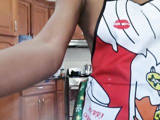 Cooking Floozy - Hawt Black Cook and Bang in the Kitchen Bizarre Squirt on the Table