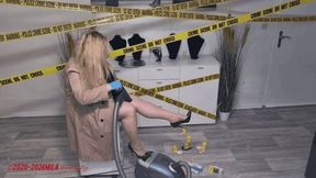 Mila - Inspector dyNasty - Investigating evidence