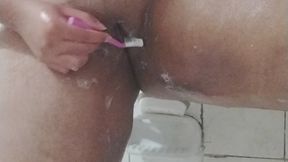 Waxing her pussy