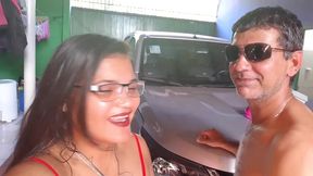tigresa vip achava que estava sozinha em casa louquinha pra gosar comecou a colocar o vibrador em sua bucetinha mais logo seu marido chegou e encarcou a sua rola no cuzinho dela
