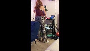 Hotwife Steffi white elephant pussy dance (full version)