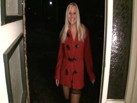 Sie besucht den Vater ihrer Freundin weil sie geil ist1