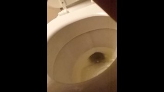 宝贝看着我湿漉漉的阴户小便和为你漏尿！！